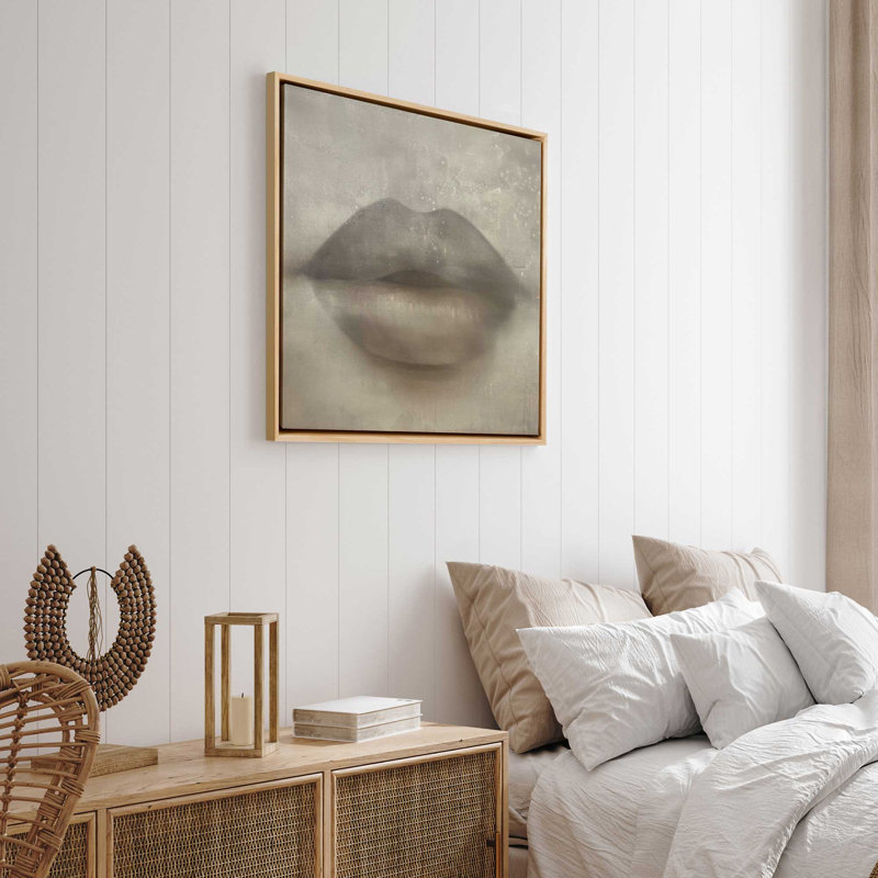 Whispered Kiss sépia (carré) par Golden Glow Interiors, Cadre américain en érable flottant, H 18 po x l 18 po x P 1,75 po