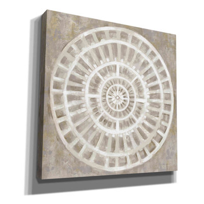 «Neutral Textured Medallion Light» par Silvia Vassileva, art mural sur toile