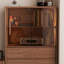 Vitrines en bois massif brun noisette