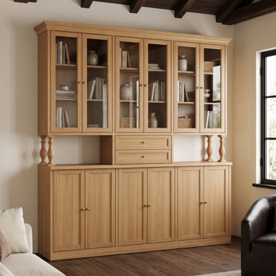 Meuble de rangement traditionnel en bois clair avec portes vitrées, tiroirs, étagères réglables, colonnes romaines en bois massif et poignées dorées.
