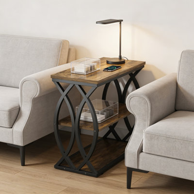 Table de bout étroite à 3 niveaux avec structure en métal, table d'appoint brun rustique avec tablettes ouvertes pour le salon, la chambre à coucher et les petits espaces, assemblage facile