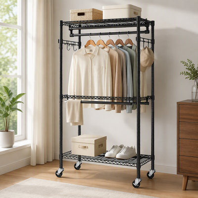 Portant à vêtements roulant, robuste et facile à transporter, composé de 3 tablettes métalliques réglables, 2 barres de suspension et des crochets latéraux. Parfait pour organiser votre dressing. Hauteur : 180 cm (70,87 po). Couleur : noir.