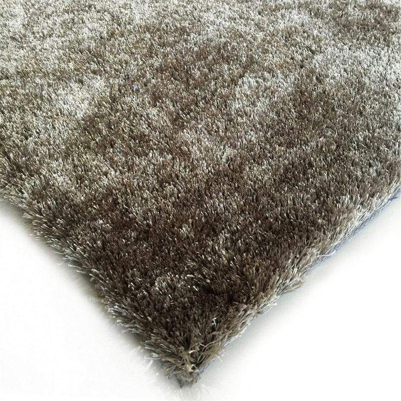 Tapis touffeté à la main