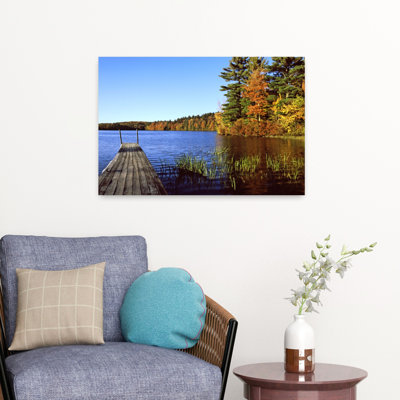 Couleurs d'automne le long d'une nouvelle Angleterre, lac Goshen, Hampshire County, Massachusetts, États-Unis, art contemporain contemporain, paysage naturel