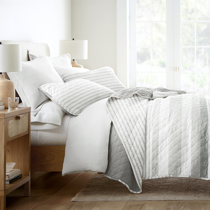 Quilt Coverlet Set All Season Patterned Reversible Microfiber Ultra Soft Bedding in Summer Stripes
