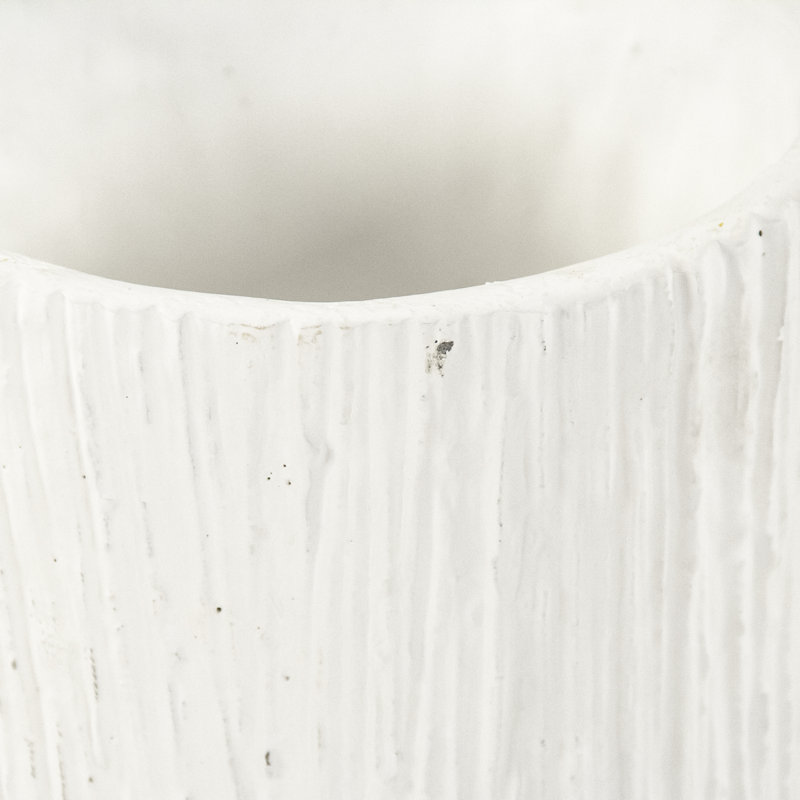 Vase de table en ciment blanc Zahra, H 11,5 po x l 8 po x P 8 po