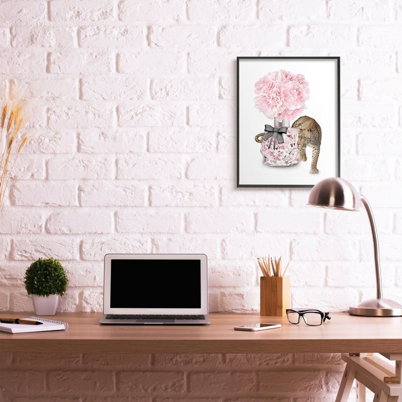 «Pink Fashion Floral Bouquet Leopard Animal» par Ziwei Li - impression d'art graphique, H 30 po x l 24 po