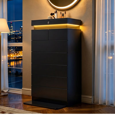 Commode haute H 51,3 po à 7 tiroirs avec lumières à DEL RVB et station de charge intégrée, commode blanche pour chambre à coucher avec plateau verrouillable