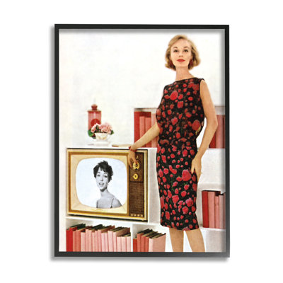 Publicité télévisée rétro, femme encadrée sur bois par Kathy Alper, impression