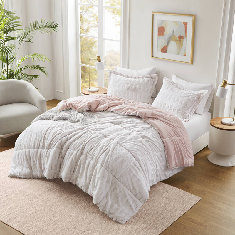 Blush Twin Reversible Faux Fur Bedspread Set