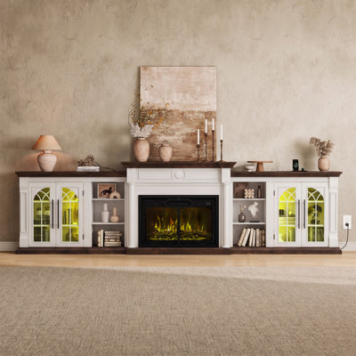 Console pour téléviseur de style campagne moderne avec foyer électrique de 135 po pour téléviseur de 115 po ou moins avec foyer électrique de 30 po, armoires de rangement avec tablettes réglables, bandes lumineuses à DEL et station de charge, blanc-brun