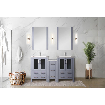 Meuble-lavabo double gris foncé 60 po W avec plateau en céramique blanche, 22 miroirs, mécanisme de fermeture en douceur et rangement utile dans les tiroirs