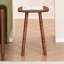 Table d'appoint Cinta en bois massif avec plateau en forme de pagaie-485563211