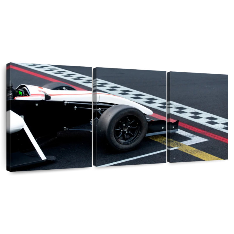 Voiture de Formule Mehar en piste, H 18 po x l 38 po