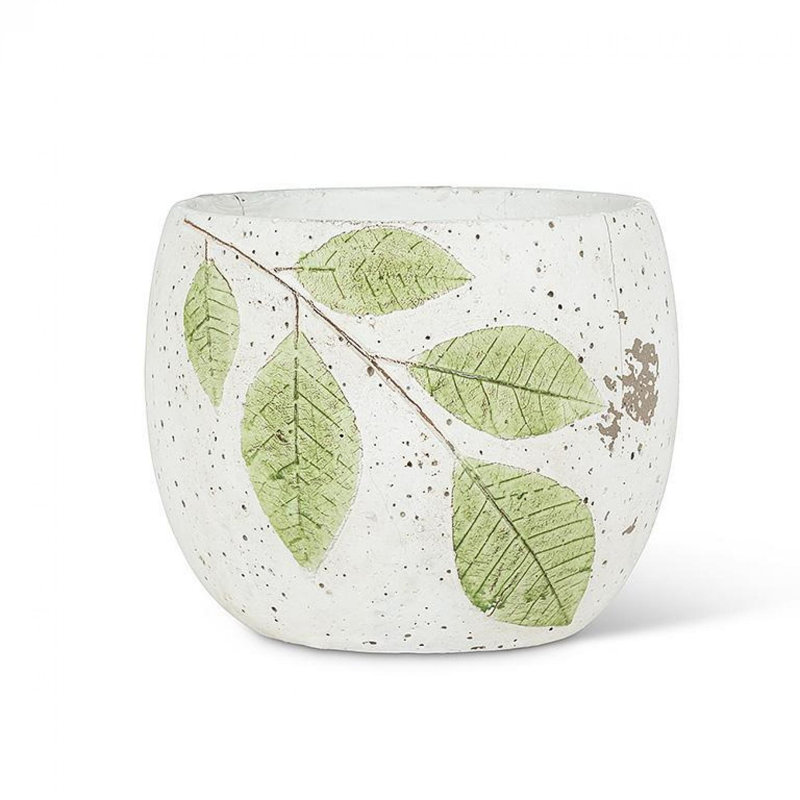Feuilles sur un pot à fleurs