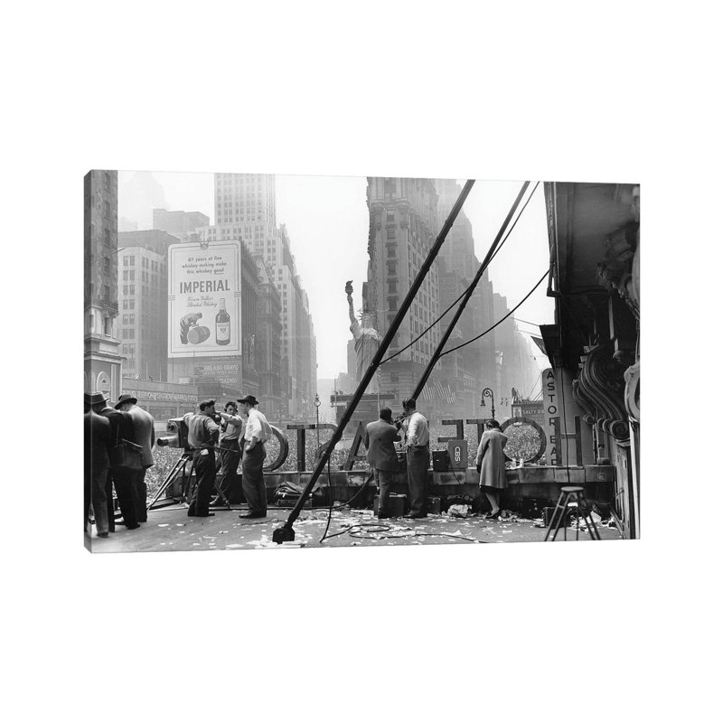 V-E Day (Times Square, NYC 1945) by Ruth Orkin - Print on Canvas, Wrapped Canvas, 66.04 cm H x 45.72 cm W x 1.91 cm D