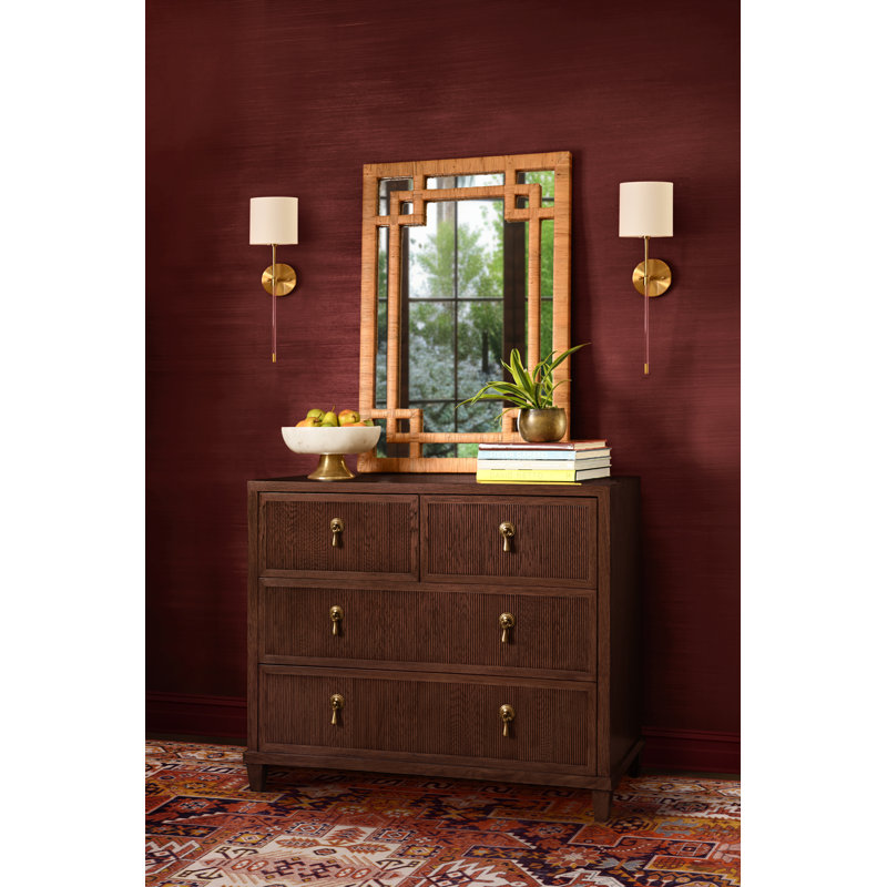 Commode à quatre tiroirs avec façades de tiroirs cannelées., Provincial Brown Oak