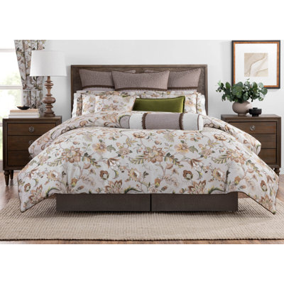 Esmeralda Floral Comforter Set