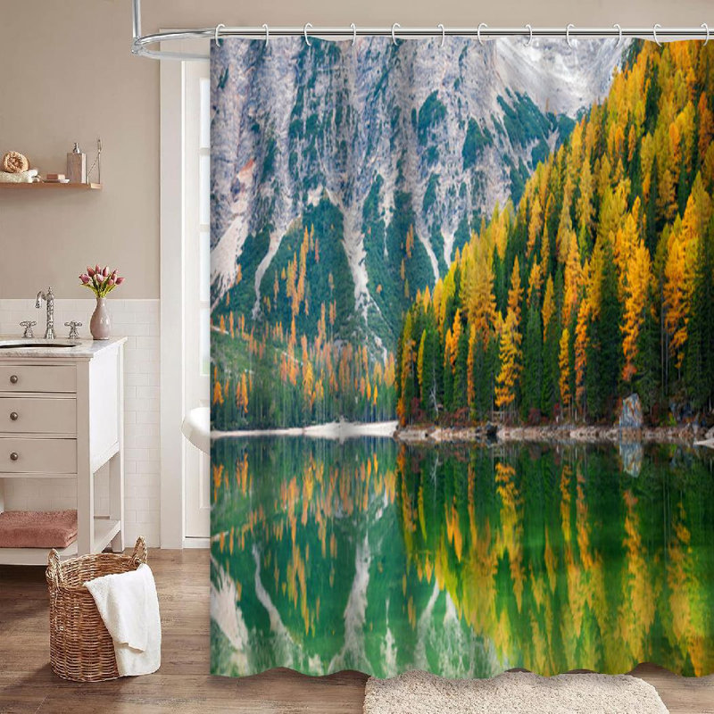 Rideau de douche Amazing Autumn Lake Braies Scenery, L 72 po x l 84 po
