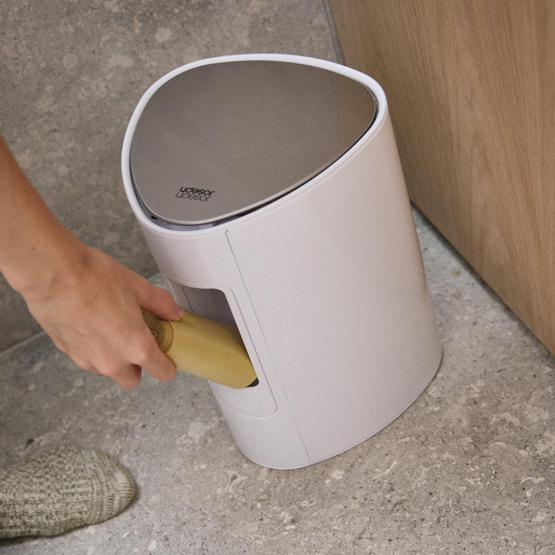 EasyStore 5-liter Pedal Trash Bin, White
