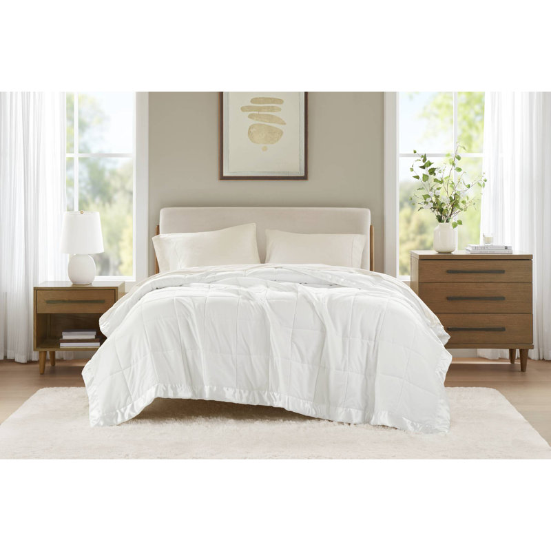 Luxurious Twin Satin-Trimmed Microfiber Down Alternative Blanket
