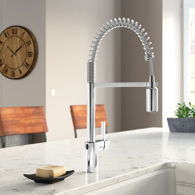 Robinet de cuisine rétractable à ressort à poignée simple MotionSense Wave avec la technologie Power Clean Align Moen