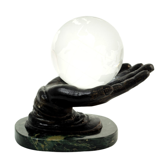 Sculpture main et balle Lentz
