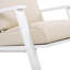 Méridienne d'extérieur avec coussin beige et bois blanc - idéale pour la lecture près de la piscine ou d'un foyer