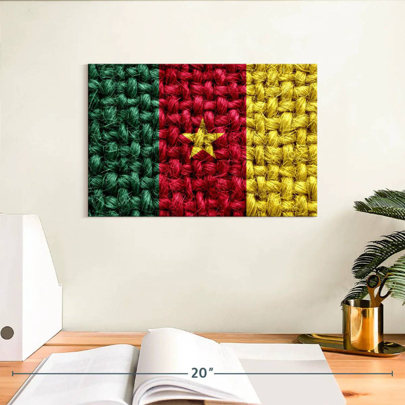 Tissage de paille avec le drapeau camerounais, H 8 po x l 12 po
