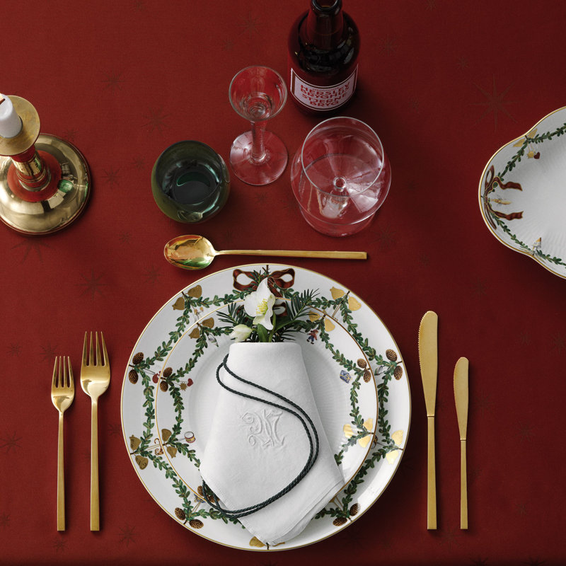 Star Fluted Christmas Royal Copenhagen 10.6299" Dinner Plate