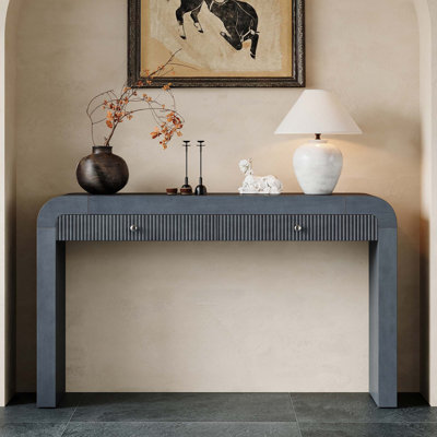 Console rustique avec façade de tiroir cannelée, table d'entrée avec coins incurvés et pieds épais, table de canapé robuste pour le couloir et le salon