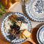 Bloomhouse - 2-Time Oprah’s Favorite Things - Ensemble de plat de service 2 pièces 13 po Valencia Flor, motif décoratif floral en grès, va au micro-ondes et au lave-vaisselle, bleu iris-124296937