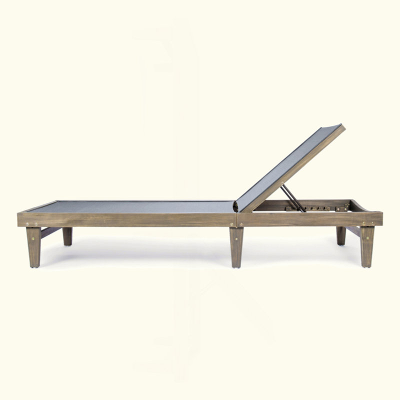 Chaise longue d'extérieur confortable et élégante pour des moments de détente, fabriquée à partir de matériaux durables