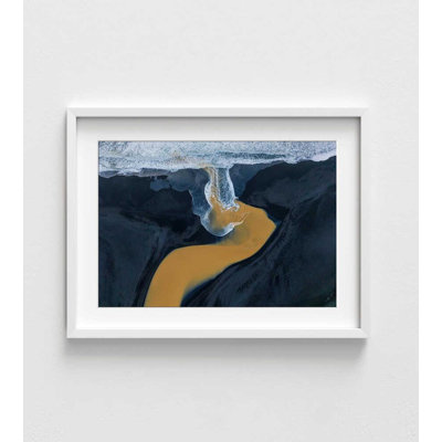 Reproduction de photographie aérienne: «River Meets Sea» - art mural bleu et or