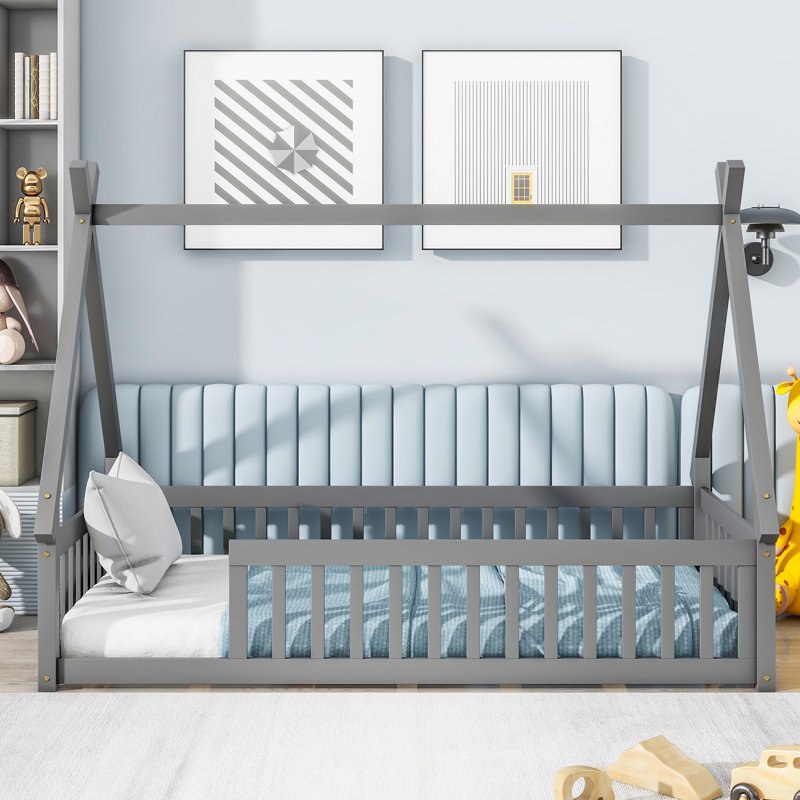 Lit simple gris avec conception et garde-corps
