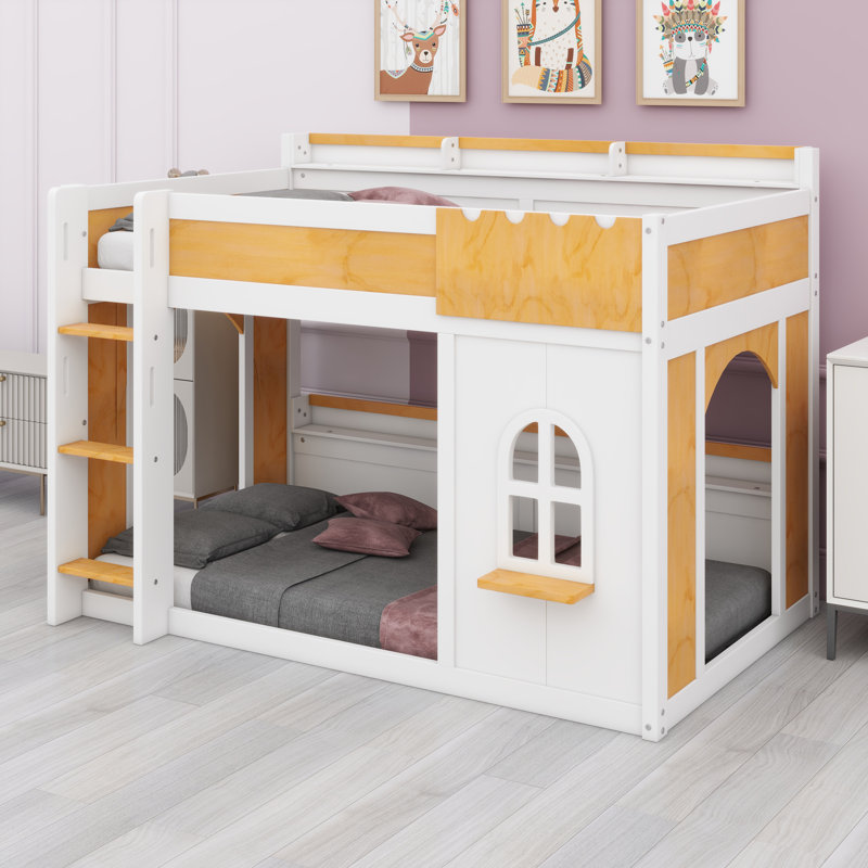Lit superposé avec tablettes de rangement, fenêtre