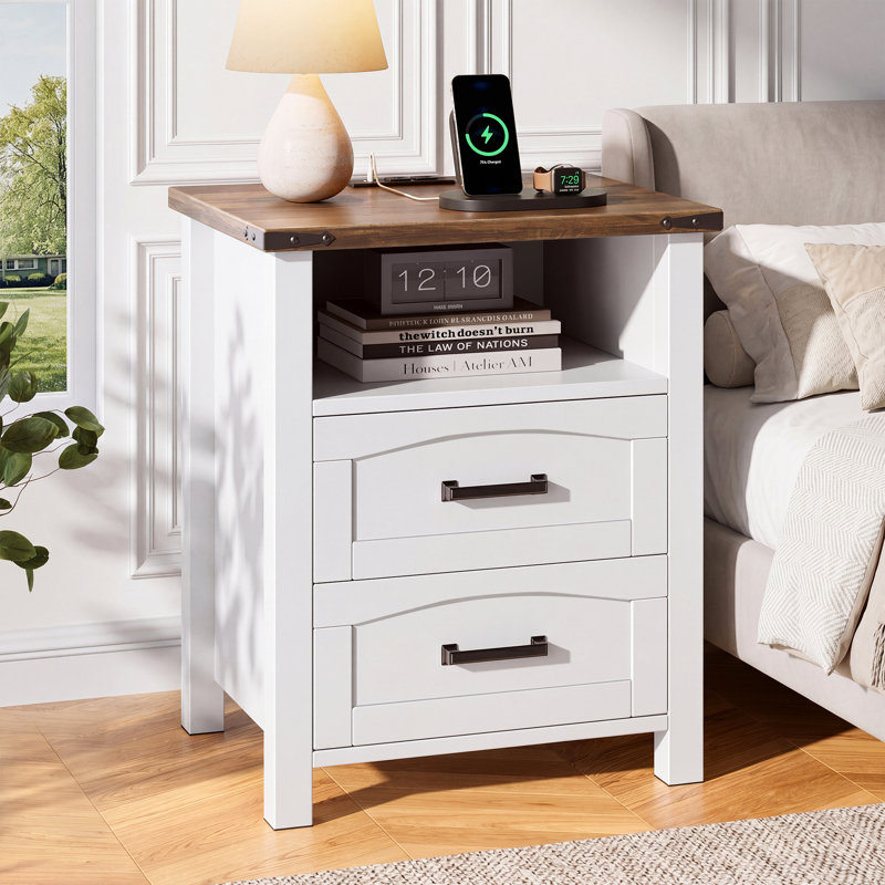 Ensemble de 2 tables de chevet de ferme avec station de charge et USB-C, table de chevet en bois à 2 tiroirs de 18 po de large avec tablette ouverte, blanc et noyer