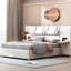 Grand lit tapissier en velours beige