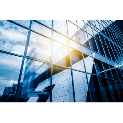 «Zoniea Reflections Tower Building on Canvas» par Hallojulie, photographie