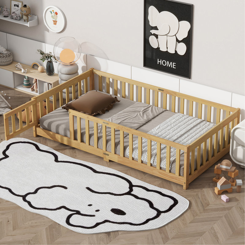Lit de plancher avec clôture et porte, lit de plancher en bois d'hévéa avec garde-corps de sécurité