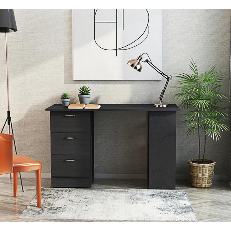 Bureau d'ordinateur moderne, poste de travail avec table d'écriture et bibliothèque
