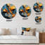Horloge murale moderne en métal à feuilles orange flottant sur une vague bleue-93379650
