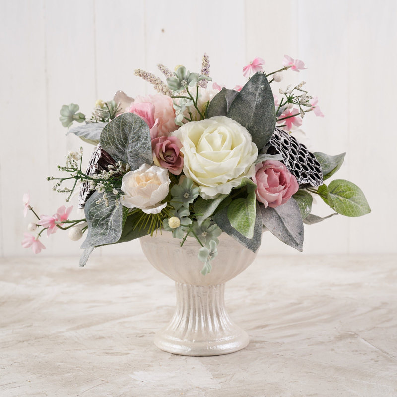 Arrangement floral rosé dans un vase