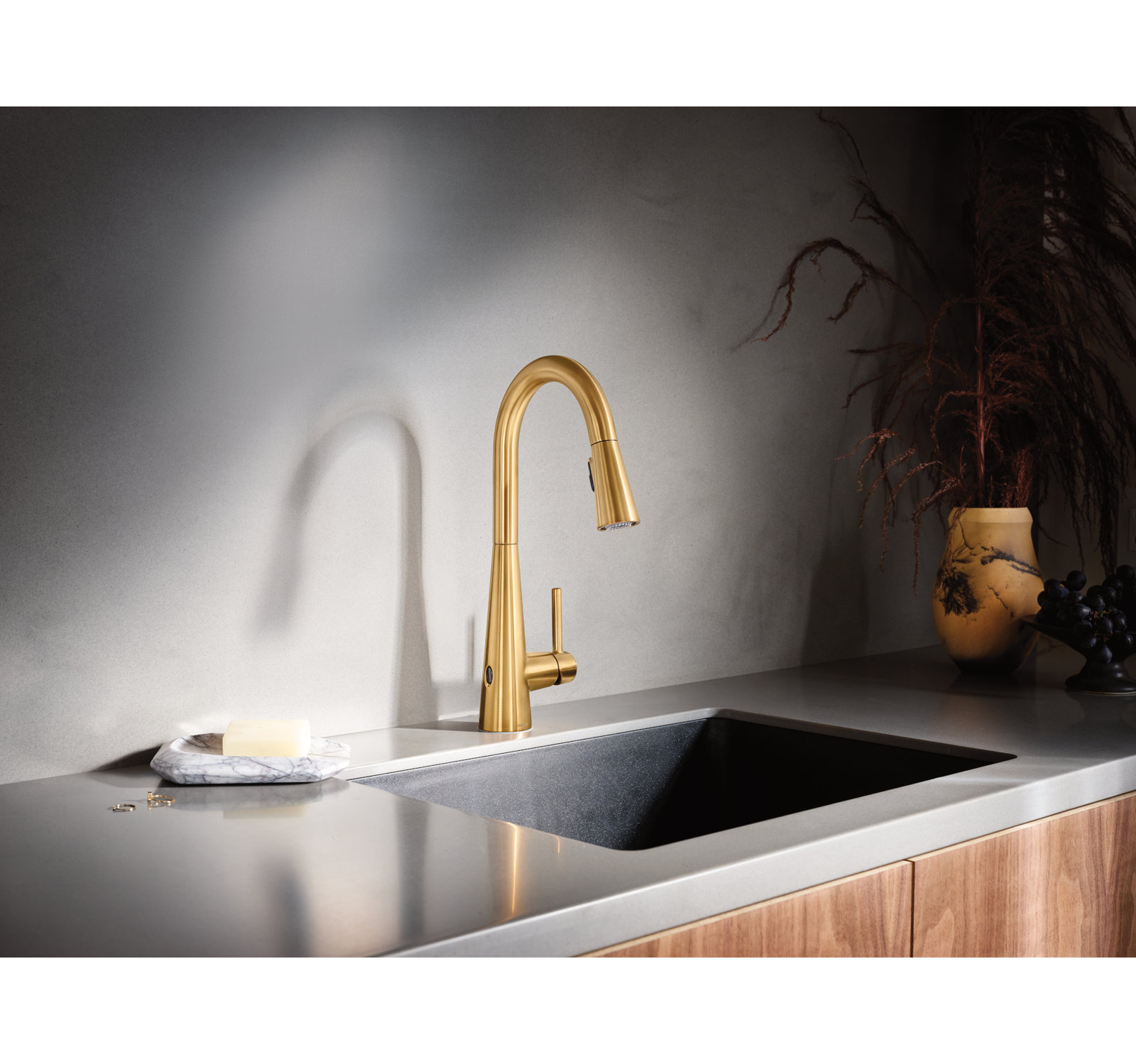 Moen Sleek MotionSense Wave Single Handle Pulldown Kitchen Faucet with Power Clean Technology, Brushed Gold