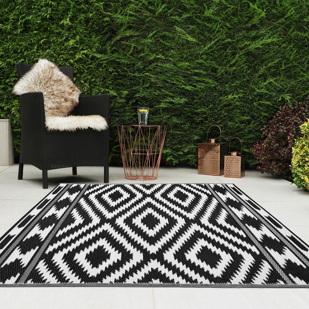 Geometric Indoor / Outdoor Area Rug