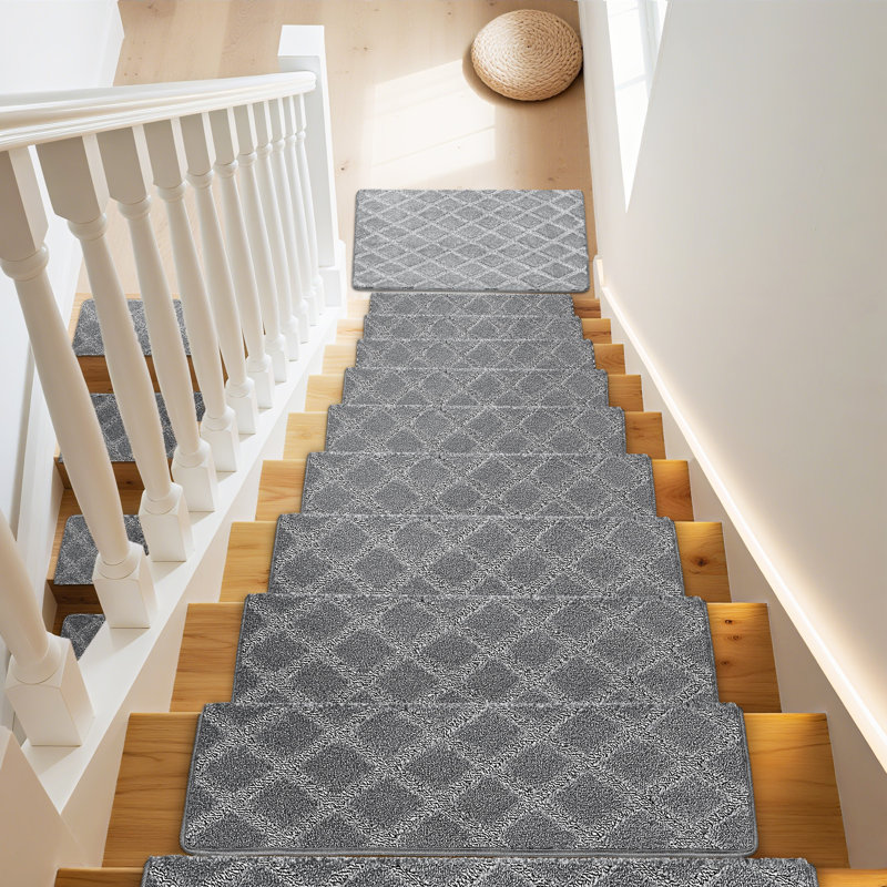 Rease Non-Slip Stair Tread, Gray Diamond Trellis