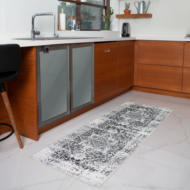 Washable Oriental Indoor Rug, Runner 2'8" x 8'
