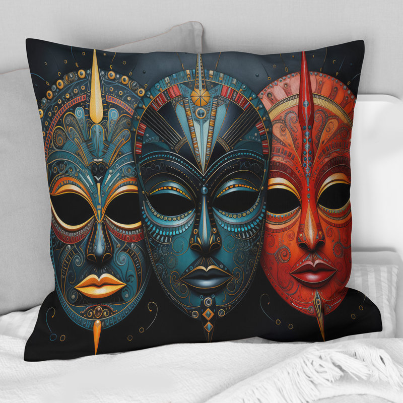 Red African Masks III - Coussin imprimé avec masque africain, H 16 po x l 16 po, Carré