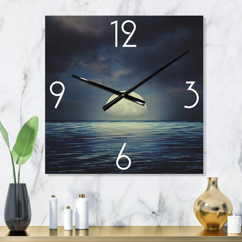 Horloge murale, Médium