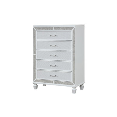 Commode en cristal faite de bois et finie en blanc